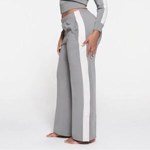 SKIMS Gray Joggers with White Side Stripe Track Pant NWT